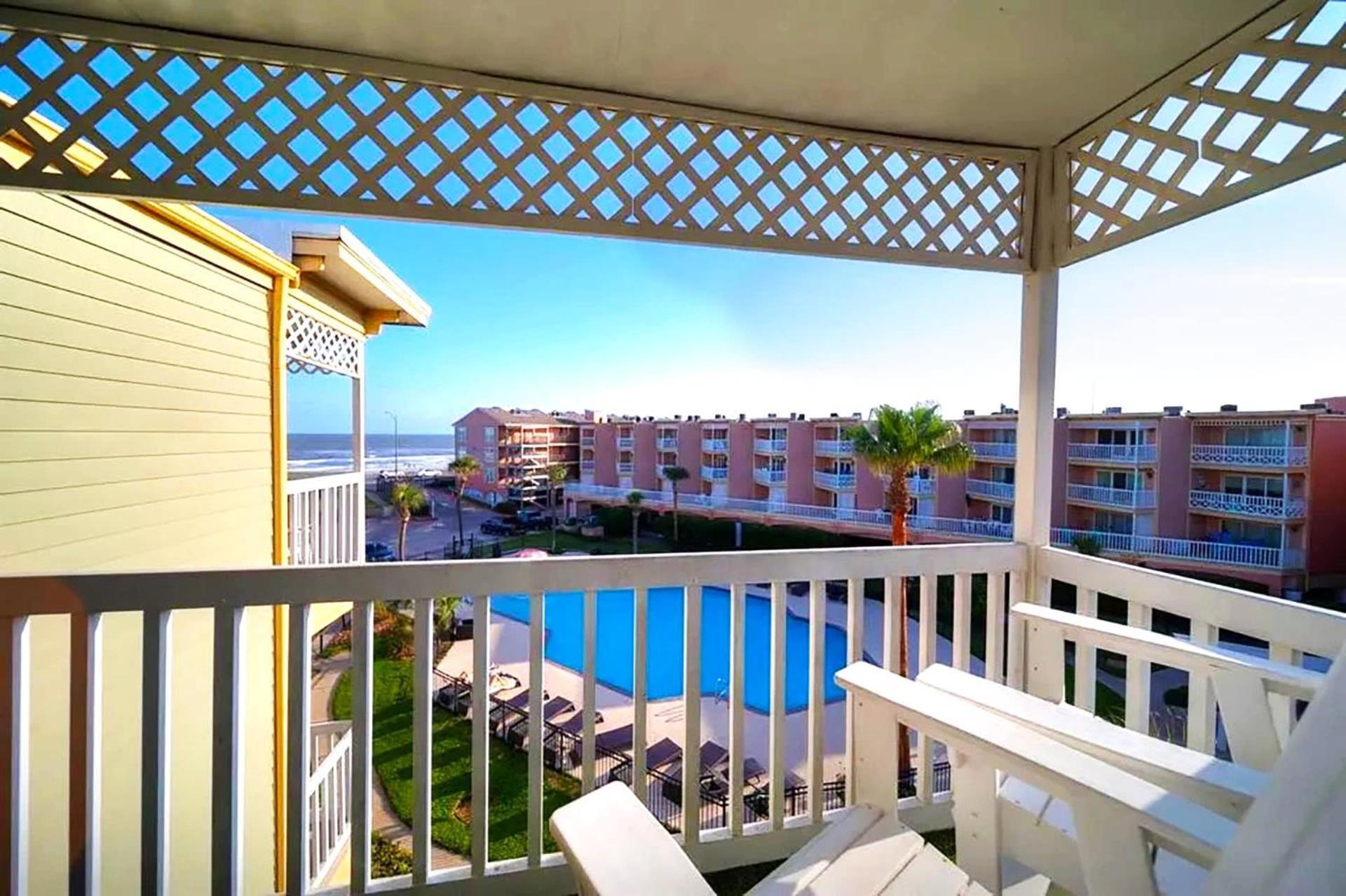 Appartamento Beautiful Ocean Views At The Victorian Galveston Esterno foto