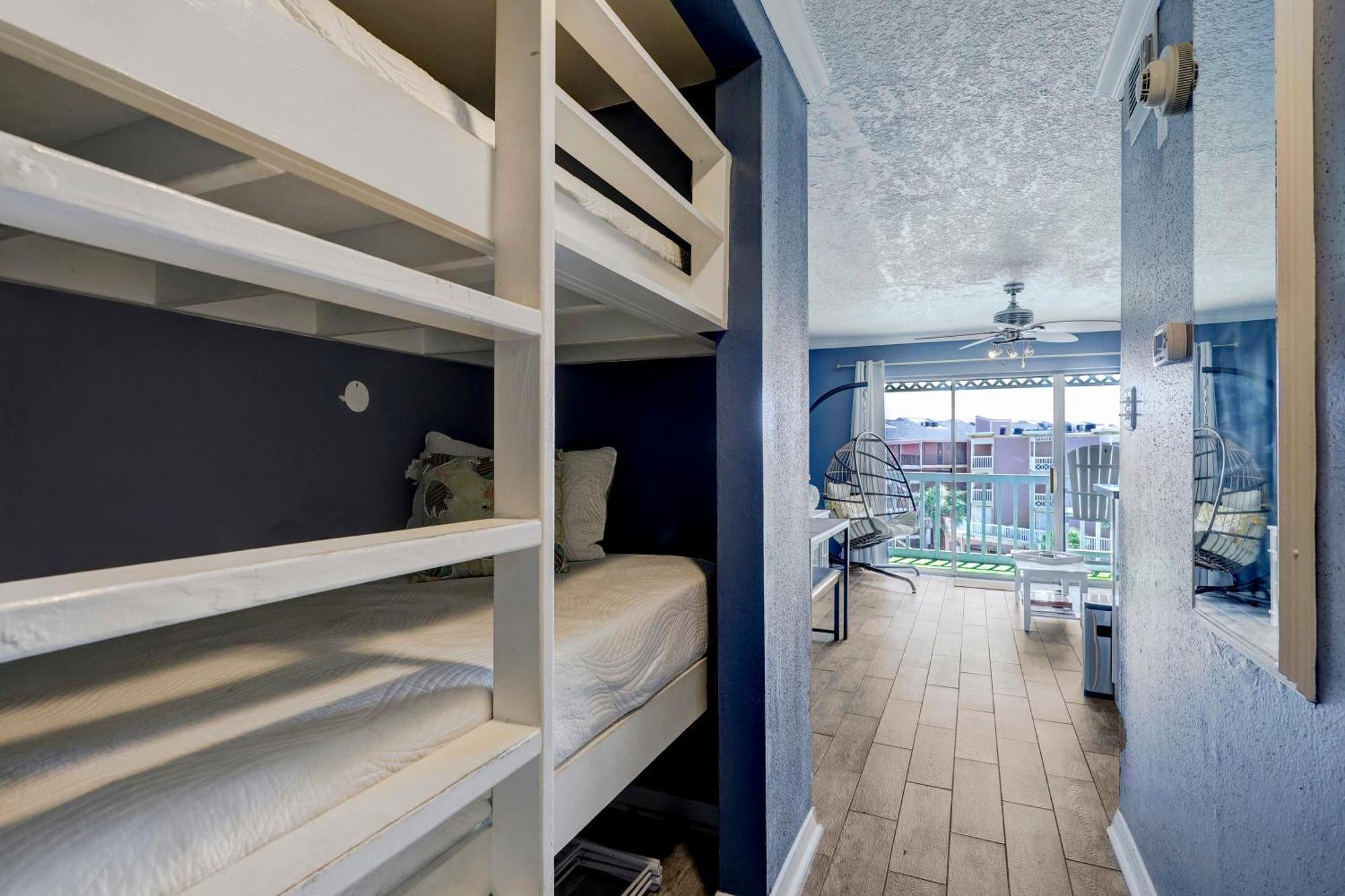 Appartamento Beautiful Ocean Views At The Victorian Galveston Esterno foto