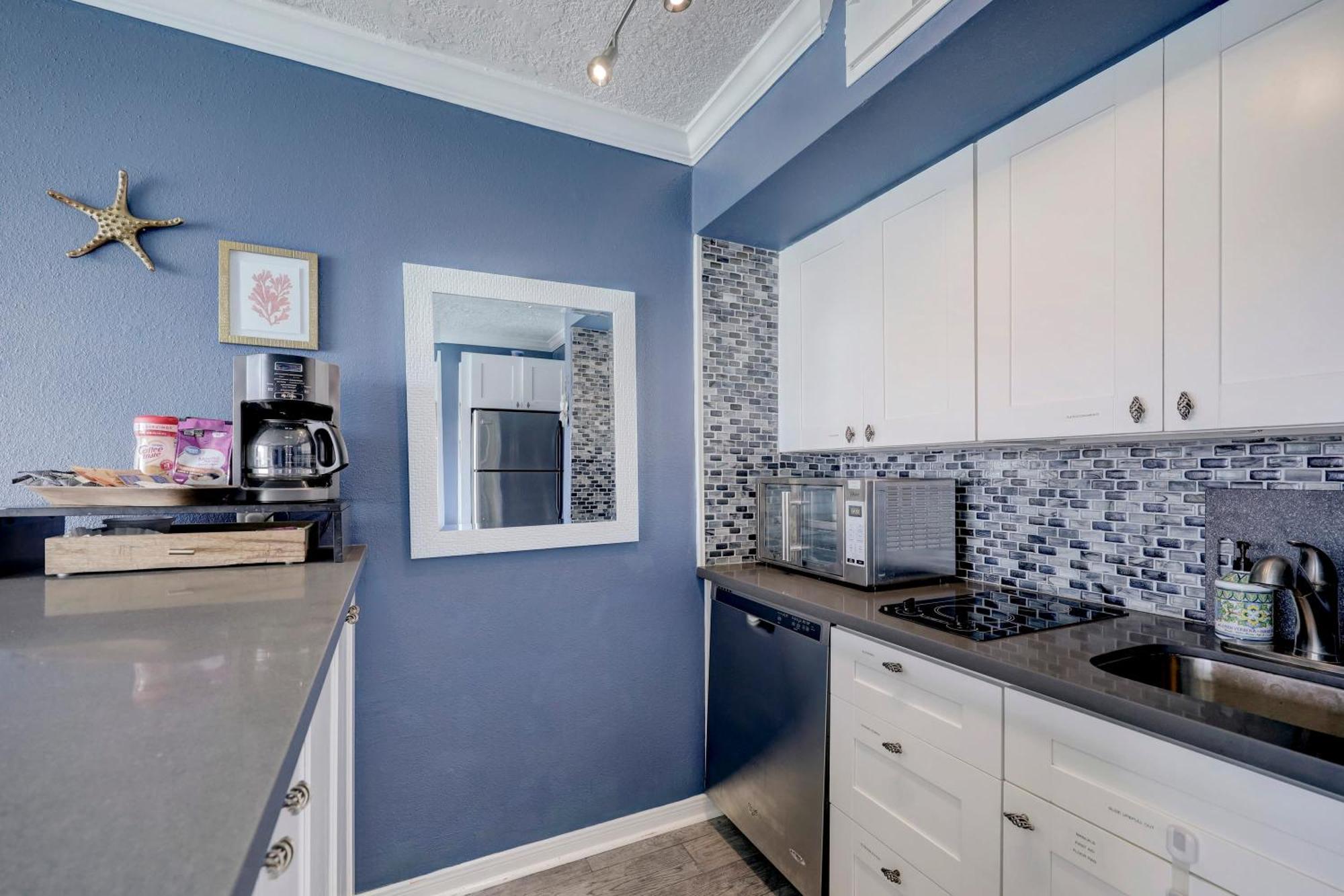 Appartamento Beautiful Ocean Views At The Victorian Galveston Esterno foto