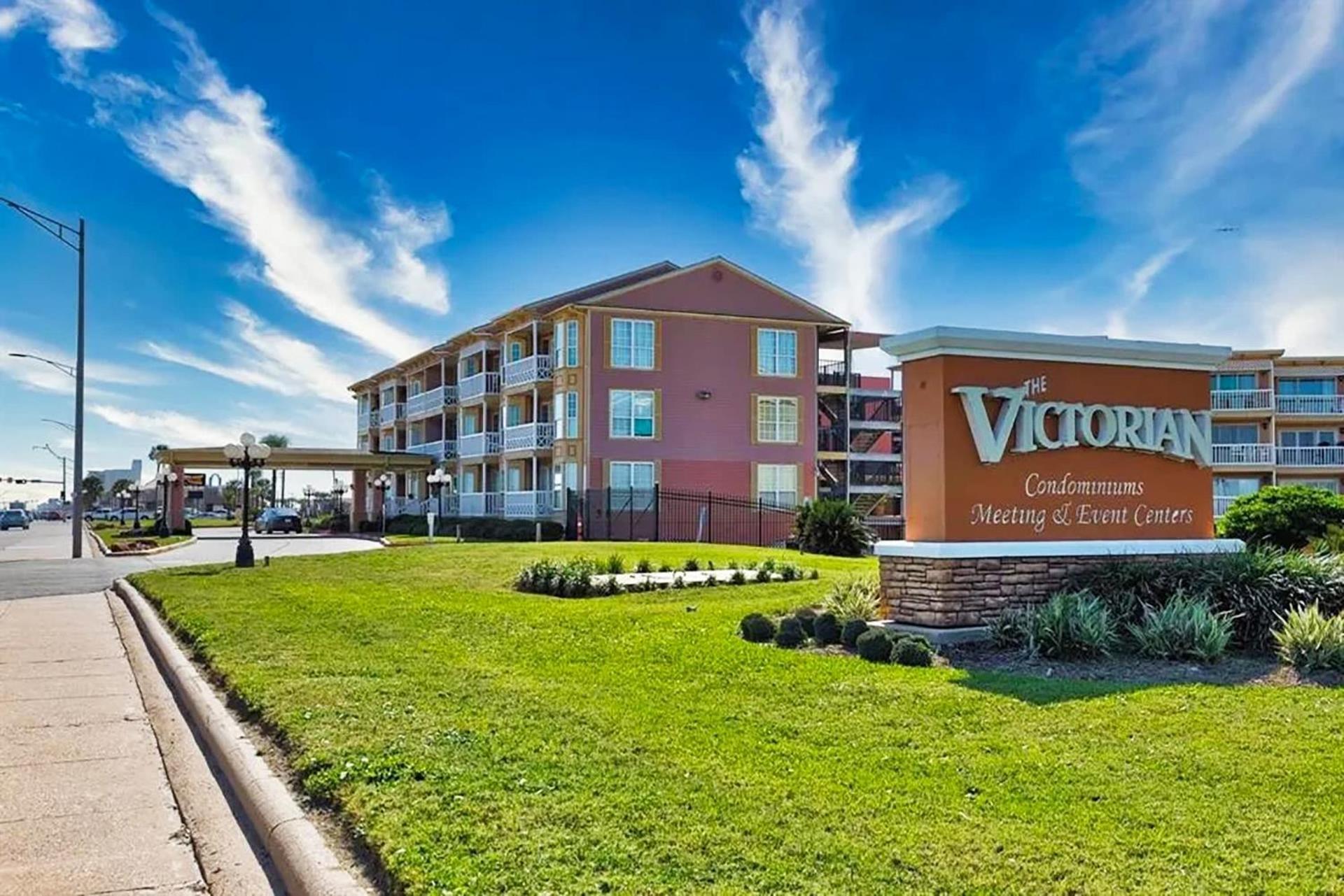 Appartamento Beautiful Ocean Views At The Victorian Galveston Esterno foto