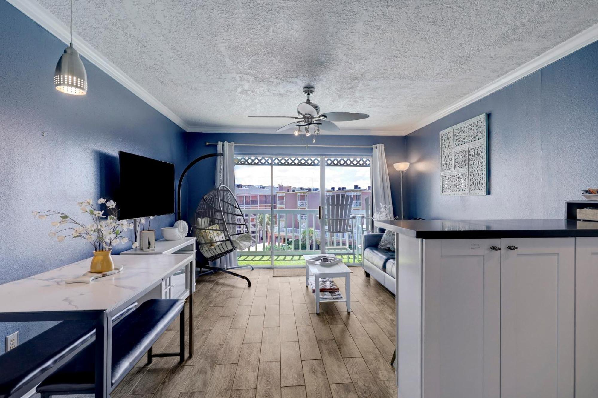 Appartamento Beautiful Ocean Views At The Victorian Galveston Esterno foto